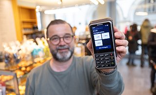 Bei „Deppe & Co“ am Alten Markt können die Kunden am Kartenlesegerät wählen, wie viel Trinkgeld sie geben wollen. - Oliver Krato