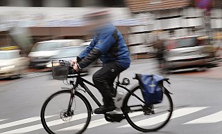 An vielen Stellen sind Autofahrer an Zebrastreifen auch bei aller Vorsicht machtlos, wenn plötzlich Radfahrer vom Gehweg auf die Straße fahren. Symbolfoto: Vornbaeumen - vornbaeumen