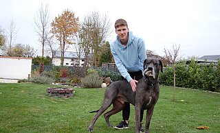 Beste Freunde: Louis Masch (17) und Dogge Luke sind unzertrennlich. - Sandra Spieker