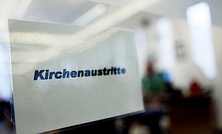 Die Sachbearbeiter für Kirchenaustritte an den Amtsgerichen im Kreis Paderborn waren 2021 gefragte Ansprechpartner. - picture-alliance / dpa / Oliver Berg