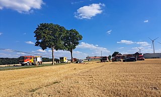 Auf der Landesstraße 817 zwischen Meerhof und Dalheim ereignete sich ein schwerer Unfall, bei dem ein 24-Jähriger verstarb. - Feuerwehr Marsberg