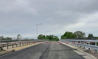 Ab Dienstag kann die Brücke über die B611 wieder befahren werden. - Straßen NRW