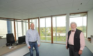 Bernd Richter und Rila- Firmengründer Helmut Richter aus Levern gehen mit dem Verhalten großer Discounter gegenüber dem Mittelstand hart ins Gericht. - Joern Spreen-Ledebur