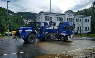Das Paderborner THW hilft im Sommer 2021 dabei, die Straßen in Altena von Dreck und Geröll zu befreien. - Christoph Wiegand / THW Paderborn