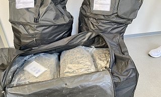 Die Drogenfahnder entdeckten in Löhne mehrere Kilogramm Rauschgift. - Polizei Bielefeld