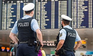 Bundespolizisten am Flughafen München - Bundespolizei / Alexandra Stolze