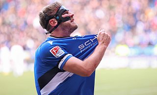 Stürmer Fabian Klos steht wie kaum ein zweiter Profi für Arminia Bielefeld. Der 36-Jährige ist Rekordtorjäger und auch Rekordspieler. Im Sommer endet seine Karriere. - Oliver Krato