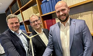 Den Windenergie-Ausbau in die Hand nehmen (v. l.) Jan Lackmann (LSF), Jürgen Noch (Westfalen Weser) und Alexander Möring (LSF). - Jens Reddeker