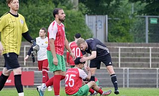 Enttäuschte Fußballer: Der Abstieg in die Kreisliga A ist für den VfB Fichte nach der Niederlage gegen Wellensiek besiegelt. - Peter Unger