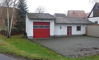In zwei Jahren soll das alte Feuerwehrhaus in Bonenburg ausgedient haben. Dafür wird an der Ikenhausener Straße neu gebaut. - Hubert Rösel