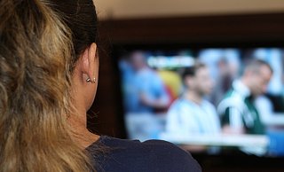 Die Fußball-EM nehmen auch in diesem Jahr viele Leute zum Anlass, um sich einen neuen Fernseher zu kaufen. - Symbolbild: Pixabay