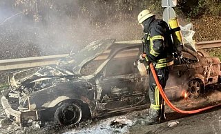 Vom VW blieb am Ende nicht mehr viel übrig. - Feuerwehr Vlotho