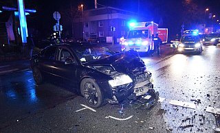 Dem schweren Unfall am 8. Januar 2021 ging offenbar ein illegales Autorennen auf der B61 voraus. Jetzt mussten sich die Teilnehmer vor Gericht verantworten. - Andreas Eickhoff