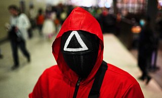 Von der Netflix-Serie "Squid Game" inspirierte Kostüme sind aktuell sehr angesagt. - picture alliance / empics