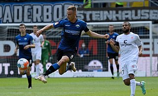 Für Innenverteidiger Jasper van der Werff, hier im Heimspiel gegen den FC St. Pauli, ist es beim SC Paderborn bislang perfekt gelaufen. - imago images/Ulrich Hufnagel