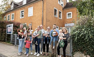 Das frühere Gemeindehaus an der Diesterwegstraße und die dahinterliegende Paul-Gerhardt-Kita sollen abgerissen werden. Eltern haben jetzt eine Bürgerinitiative für den Erhalt, auch des alten Baumbestands im Außenbereich, gegründet. - Joerg Dieckmann - www.dieckmann-fotodesign.de