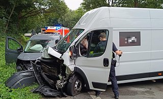 Frontaler Zusammenstoß zwischen zwei Autos auf der Herforder Straße in Vlotho. - Claus Frickemeier
