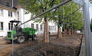 Vor dem früheren Offizierscasino haben die Arbeiten schon begonnen. - FRANK-MICHAEL KIEL-STEINKAMP