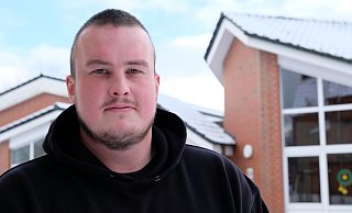 Das Gemeindehaus in Oberbauerschaft könnte die nächste Immobilie von Vincent Hagemeier werden. Der 26-Jährige hat Interesse an dem Gebäude und ist bereits in Vertragsverhandlungen mit der Kirche getreten. - Heike von Schulz