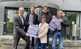 Bürgermeister Bernd Poggemöller (v. l.), Florian Hinz, Christina Nahrwold, Holger Bohlmann, und Alexander Schuster stellten das Programm vor. - Dirk Windmöller