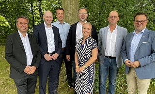 Michel Ruprecht (v. l.), Matthias Paschke, Christoph Meyer, Stefan Kolodziejczyk, Elisa Kemper, Robert Krick und Lars Bökenkröger wollen frischen Wind in die Kurstadt pusten. - Elke Niedringhaus-Haasper