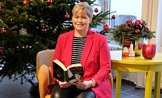 Adventliche Stimmung hat auch in der Lübbecker Location "Freiraum 54" Einzug gehalten. Hier wird die bekannte heimische Autorin Doris Oetting in der Vorweihnachtszeit Geschichten für Kinder und Erwachsene vorlesen. - Heike von Schulz