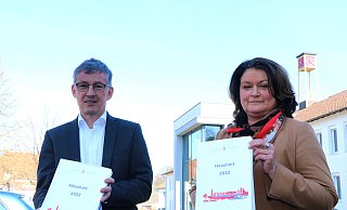 Britta Jenniches und Bernd Dumcke präsentieren den Haushaltsplan für das Jahr 2022. Ob die Zahlen zum Zeitpunkt der Abstimmung darüber in einem Monat noch dieselben sind, mag die Kämmerin nicht sagen. Zu viele Unwägbarkeiten seien durch den Ukraine-Krieg zu erwarten. - Andreas Sundermeier