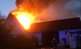 Die drei Bewohner des Hauses konnten sich ins Freie retten. - Polizei Minden-Lübbecke