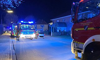 Die Feuerwehr war bis in die Nacht mit dem Feuer beschäftigt. - Feuerwehr Löhne