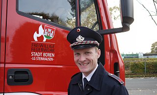 Der Bürener Oberbrandmeister Lukas Duscha gehört zu den Menschen, die bereits Stammzellen gespendet haben, um Anderen eine zweite Chance zu schenken. - DKMS