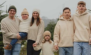 Die Familie Thalau aus Borgholzhausen hält immer zusammen. Jetzt brauchen David (v.l), Lenjo, Mareike, Vaida May, Mio und Jamie Lou Hilfe. - David Thalau