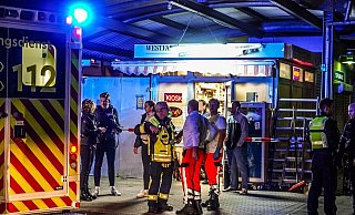 Nach einer lebensgefährlichen Messerattacke auf dem Kesselbrink ermittelt im Oktober 2023 die Polizei. In anderen Städten gibt es schon Waffenverbotszonen. - Paul Brinkmann