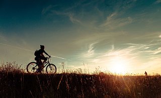 Radfahrer legen auf längeren Touren gerne einen kurzen Stopp für zwei bis drei Tage in Bünde ein. - Marianna Lutkova/Unsplash