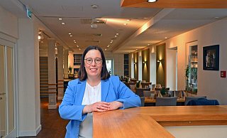 Die neue Dehoga-Kreisvorsitzende Larissa Mattlage in der Alten Rentei, dem gastronomischen Treffpunkt auf dem Schlossgelände in Benkhausen. - Karsten Schulz