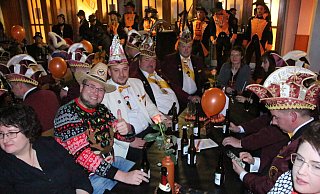 Tolle Stimmung bei der Gala-Sitzung der Willebadessener Karnevalsfreunde: Auch in diesem Jahr hegen die Jecken große Pläne . - burkhard battran