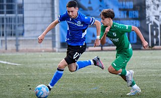 Arminia Bielefeld gewann mit Christos Theodoridis (l.) das B-Jugend-Derby gegen Rödinghausen. - Andreas Zobe