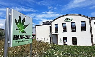 Im März 2021 hatte die Polizei den Hanfzeit-Laden in Steinheim ausgeräumt. Mehr als drei Jahre später wird vorm Amtsgericht Höxter verhandelt. - Madita Schellenberg