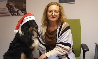 Agnes Pryczko berät Familien und Einzelpersonen in Krisensituationen. Ihr Hund "Thor" ist oft bei den Sitzungen dabei. - Privat