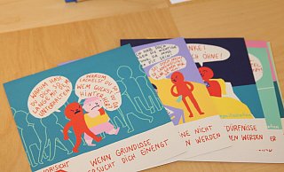 Die Vorsichtkarten werden in der Prävention eingesetzt. Sie sammeln Anzeichen für eine nicht-partnerschaftliche Beziehung. Zum Beispiel: Wenn grundlose Eifersucht dich einengt. - Linda Schnepel