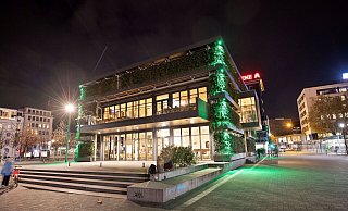 Der „Grüne Würfel“ am Kesselbrink ist Treffpunkt vieler Initiativen. Die FDP will extreme Gruppen ausschließen. Foto: Oliver Krato - Oliver Krato