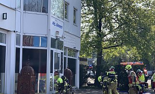 Zimmerbrand in einem Wohn- und Geschäftshaus an der Breslauer Straße in Paderborn. - Feuerwehr Paderborn