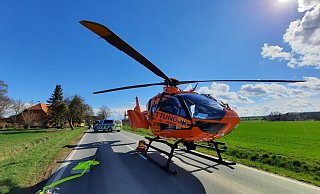 Für den schwer verletzten Motorradfahrer wurde ein Rettungshubschrauber nach Beverungen. - (Symbolbild) Madita Schellenberg