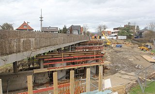 In der nächsten Woche werden die Betonfertigteile für die erste Brückenhälfte geliefert. - Ulf Hanke