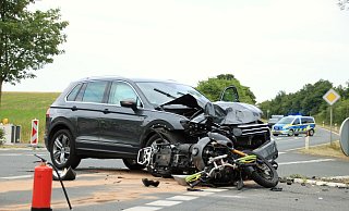 Ein Motorradfahrer starb Mitte Juni 2023 auf der L755 bei Nieheim-Merlsheim. - David Schellenberg