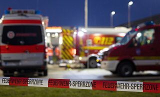 Der Einsatz der Feuerwehr am Hünenburgweg in Gütersloh dauerte gut eine Stunde. - picture alliance/dpa