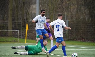 Erstes Tor des Neuzugangs: Dominic Schmidt (r.) trifft nach Querpass von Orkun Tosun zum zwischenzeitlichen 4:0 für den SC Herford. - Yvonne Gottschlich