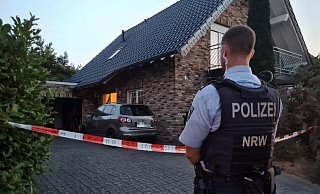 Die Polizei hatte den Tatort zunächst abgesperrt, eine Mordkommission nahm die Ermittlungen vor Ort auf. - Ilja Regier/Archiv