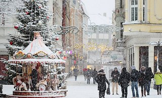Der Weihnachtsmarkt im weißen Kleid - im Dezember 2017 war das ein kurzes Vergnügen. - Frank-Michael Kiel-Steinkamp