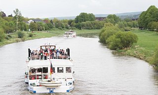 Im kommenden Jahr fallen Linienbetrieb auf der Weser und Sanierungsarbeiten an der Höxteraner Weserbrücke zusammen. - Burkhard Battran