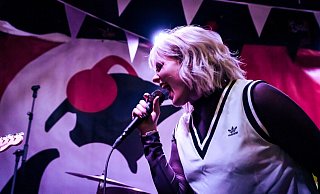 Janina Niehaus singt unter dem Künstlernamen Lona. - Anne-Marie Kok